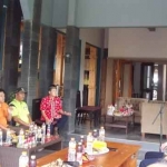 AKBP Joko Sadono memberikan sambutan dalam acara Patroli Sambang Desa ke Desa Banjaranyar.