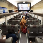 Penumpang di dalam KA Gajayana. Foto: KAI
