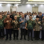 Wakil Bupati Gresik bersama jajaran pejabat ketika deklarasi komitmen pemenuhan hak perempuan dan anak pascaperceraian. Foto: Ist