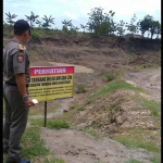 Petugas sudah menutup pertambangan di Desa Sumengko sejak akhir tahun lalu.