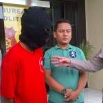 Tersangka pencabulan yang ditangkap polisi. foto: BANGSAONLINE