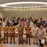 Peserta pelatihan foto bersama Wali Kota Malang Wahyu Hidayat, Kepala Diskominfo Muhammad Nur Widianto, dan para narasumber.