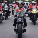 Mantan Presiden Joko Widodo melakukan touring santai bersama komunitas Legend Riders di Kota Solo, Jawa Tengah. Foto: RRI