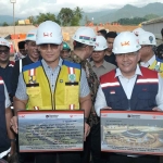 Peninjauan proyek Exit Tol Padang–Sicincin di Nagari Lubuk Alung, Kabupaten Padang Pariaman. 