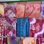 Batik jonegoroan. Siapa suka?. foto: Dhian/ BANGSAONLINE