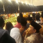 Ribuan tamu resepsi pernikahan putri sulung Gubernur Jawa Timur, Khofifah Indar Parawansa mengular panjang di Grand City Gonvention Hall, Surabaya. foto: DIDI ROSADI/ BANGSAONLINE