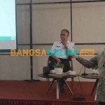 Kepala BPJS Kesehatan Kantor Cabang Kediri, Tutus Novita Dewi, saat menjelaskan pentingnya Transformasi Mutu Layanan BPJS. Foto: MUJI HARJITA/BANGSAONLINE