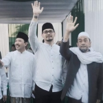 Wakil Wali Kota Pasuruan Raharto Teno Prasetyo, S.T. melambaikan tangan kepada para CJH.