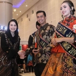Arumi Bachsin saat menghadiri Pemilihan Duta Batik Jawa Timur 2019 di Grand City, Surabaya. foto: ist