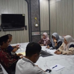 Sidang pleno anggota KPU Kota Kediri. 