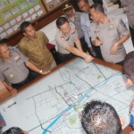 Kapolres Kediri Kota AKBP MIko Indrayana saat memberikan arahan dalam Tactical Mapping Games.
