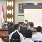 Wali Kota Kediri, Abdullah Abu Bakar, saat memberi arahan kepada CPNS di lingkungan Pemerintah Kota Kediri. Foto: Ist
