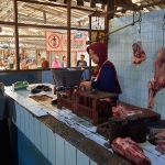 Ida, salah satu penjual daging di Pasar Baru Tuban.