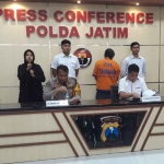 Polda Jatim saat menggelar konferensi pers terkait kasus pencabulan yang dilakukan pemilik panti asuhan di Surabaya.