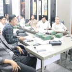 Anggota DPRD Gresik periode 2024-2029 saat mengikuti rapat perdana. Foto: ist.
