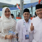 Anggota DPD RI asal Jawa Timur Lia Istifhama saat bertemu Kepala Badan Gizi Nasional (BGN) Dr. Ir. Dadan Hindayana dalam peringatan 1 Abad NU di Stadion Gajayana Kota Malang.