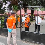Petugas saat olah TKP di Rumah Dinas Wali Kota Blitar.