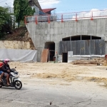 Proyek Underpass Randuagung Kecamatan Kebomas. foto: SYUHUD/ BANGSAONLINE