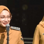 Wali Kota Kediri (kiri) saat memberi sambutan.