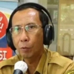 Kepala Dinas Komunikasi dan Informatika Kabupaten Sumenep, Ferdiansyah Tetrajaya saat berdialog disalah satu radio di Sumenep.