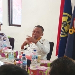 H. Syafiuddin, S.Sos saat kunjungan perseorangan di Kantor KUPP Telaga Biru didampingi oleh KSOP Tanjung Perak Arif Toha, Kepala Pelabuhan se-Madura.