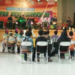 Festival band yang digelar KPU Kabupaten Kediri untuk menggaet pemilih pemula. foto: ARIF K/ BANGSAONLINE