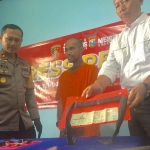 Pelaku pencurian, Asep (35) warga Bangkalan yang berhasil ditangkap Polsek Tenggilis Mejoyo.