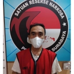 Pelaku saat diamankan Satresnarkoba Polrestabes Surabaya (dok. Ist)