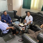 Ketua DPRD Situbondo, Edy Wahyudi, saat ditemui Syaiful Bahri, wartawan HARIAN BANGSA, di ruang kerjanya, Senin (22/8/2022). Foto:  BANGSAONLINE.com