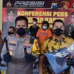 Kapolresta Sidoarjo, Kombes Pol Kusumo Wahyu Bintoro, saat konferensi pers terkait pembunuhan yang menggegerkan warga Sukodono.