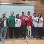 Bakal Calon Wakil Bupati Kediri bersama perwakilan 10 partai nonparlemen. Foto: Ist.