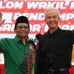 Mahfud MD dan Ganjar Pranowo setelah mendeklarasi nama cawapres di kantor DPP PDIP Perjuangan, Rabu (18/10/2023).