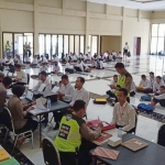 Suasana pendaftaran penerimaan anggota Polri di Polresta Sidoarjo bertempat di Mako Polresta Sidoarjo Jalan Cemengkalang, Sidoarjo. 