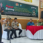 Sinergi tiga pimpinan TNI/Polri di Kota/Kabupaten Mojokerto menyatukan visi bersama wartawan jelang pilkada serentak 2024. Foto: YUDI EP/ BANGSAONLINE