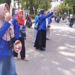 Para aktivis Kopri Cabang Pamekasan saat melakukan aksi dalam memperingati Hari Kartini.