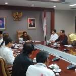 Sekretaris Kabinet Pramono Anung saat menerima 15 perwakilan petugas dana desa yang melakukan demo di Istana Presiden. Foto: liputan6.com