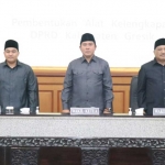 Dari kiri, Ketua DPRD Gresik M Syahrul Munir, Wakil Ketua Lutfi Dawam, dan Wakil Ketua Mujid Riduan. Foto: SYUHUD/BO