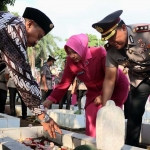 Ziarah dan tabur bunga yang digelar Polres Batu dalam rangka memperingati Hari Bhayangkara ke-80.