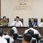 Bupati Fadeli bersama Direktur Kantor Perwakilan Bank Indonesia Provinsi Jawa Timur Hermanta.