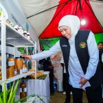 Gubernur Khofifah saat berada di Wisata Bukit Kayoe Putih, Kabupaten Mojokerto.