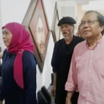 Tokoh nasional, Dr. Rizal Ramli bersama Gubernur Khofifah saat menghadiri pameran lukisan karya Yayat Yamaka di Surabaya, beberapa waktu lalu. foto: istimewa