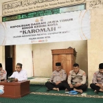 Ustadz Solihin, saat menyampaikan tausiyah ke anggota Polres Kediri Kota. Foto: Ist