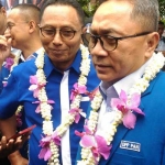Zulkifli Hasan, Ketua Umum DPP PAN didampingi Totok Dariyanto. foto : Iwan Irawan/ BANGSAONLINE