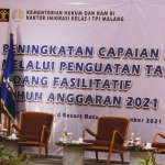 Kakanwil Kemenkumham Jatim, Krismono, saat memberi sambutan dalam giat Sosialisasi Tata Kelola Bidang Fasilitatif yang digelar Kantor Imigrasi Malang.