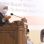 Gubernur Khofifah  memberikan sambutan pada Sertijab Bupati Malang.