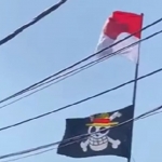 Tangkapan layar salah satu video viral yang memperlihatkan pengibaran bendera One Piece jelang peringatan HUT Ri ke-80