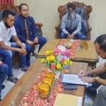 Tim Kuasa Hukum Prayogo Laksono saat diterima Ketua DPRD Nganjuk Tatit Heru Tjahyono di ruang kerjanya. foto: BAMBANG/ BANGSAONLINE