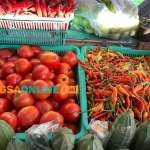 Simak fluktuasi harga sembako Kota Surabaya hari ini. Foto: Sulthon/Bangsaonline.