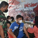 Suasana serbuan vaksinasi Covid-19 di Komplek Bosco Darmo Square Surabaya.