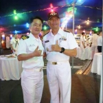 Dua komandan kapal perang Korea Selatan, Capt. Whong Sunwoo dan Capt. Warren Copps, di Lounge Room Perwira KRI REM – 331.